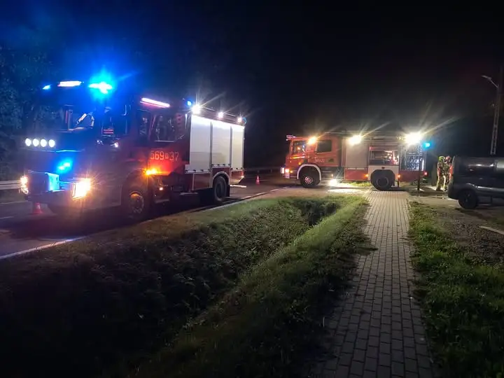 Pożar sadzy w kominie w Szufnarowej – wspólna akcja strażaków