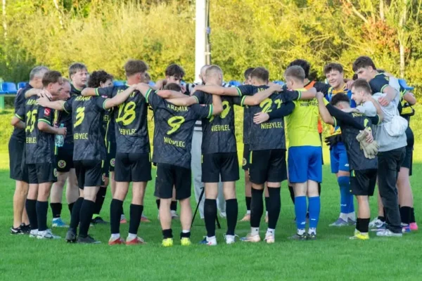Junak Słocina przegrywa z GKS Aramix Niebylec 1:2 po golu w 90. minucie