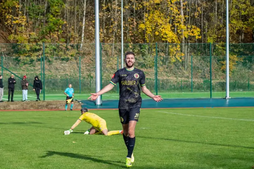 GKS Aramix Niebylec rozgromił Diament Pstrągową 5:0. Kacper Gruba strzelił cztery gole!