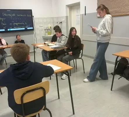 Uczniowie klasy 7c urządzili sąd nad Balladyną – wyrok: wina i kara śmierci