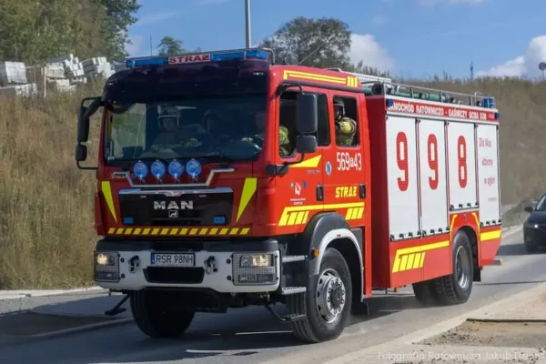 Wyciek oleju z uszkodzonej miski olejowej w Niebylcu – interwencja strażaków