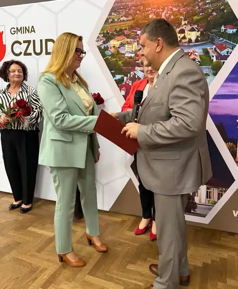 Czudec: nauczyciele i dyrektorzy nagrodzeni podczas sesji Rady Gminy