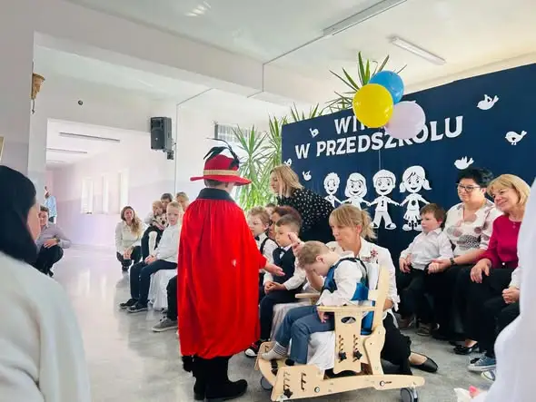 Frysztak: Przedszkolaki z Ośrodka przeszły magiczne powitanie z bajkowymi mocami